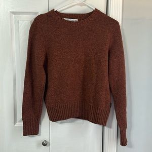 Brown reddish sweatshirt